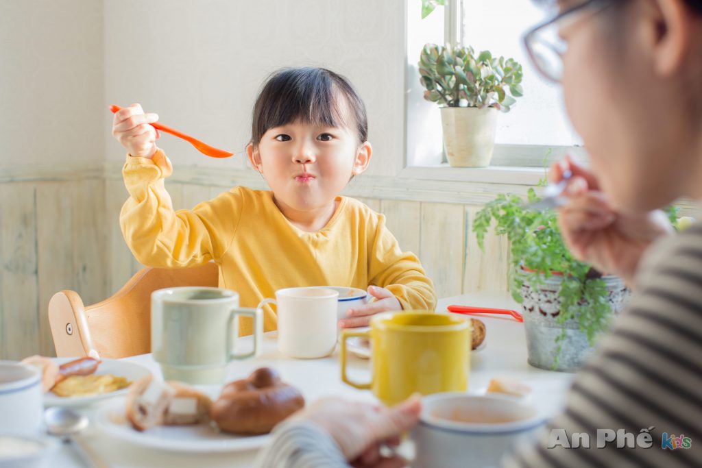 Biện pháp phòng tránh lây nhiễm viêm phế quản ở trẻ em - xây dựng chế độ ăn uống đầy đủ dinh dưỡng